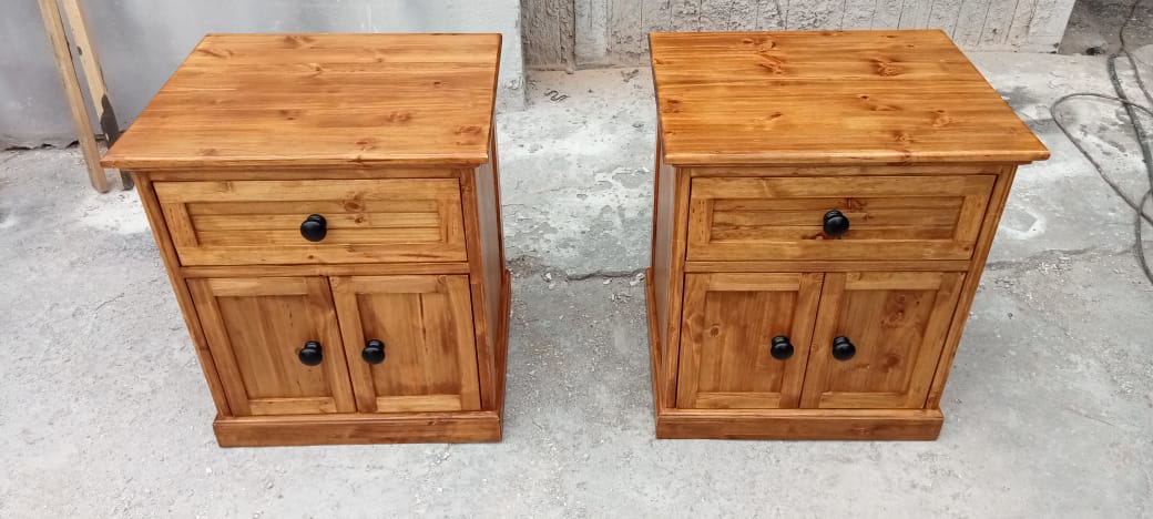 Rustic Pine Pedestal